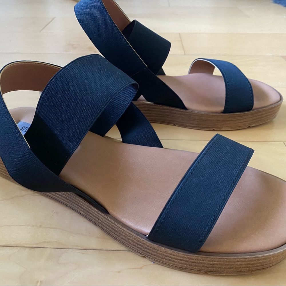 Steve Madden black strap sandals